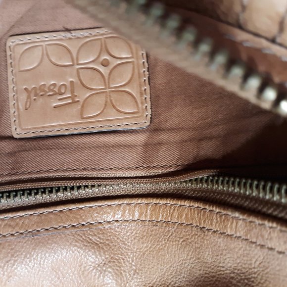 (Listing#6) Fossil Purse - Picture 5 of 12